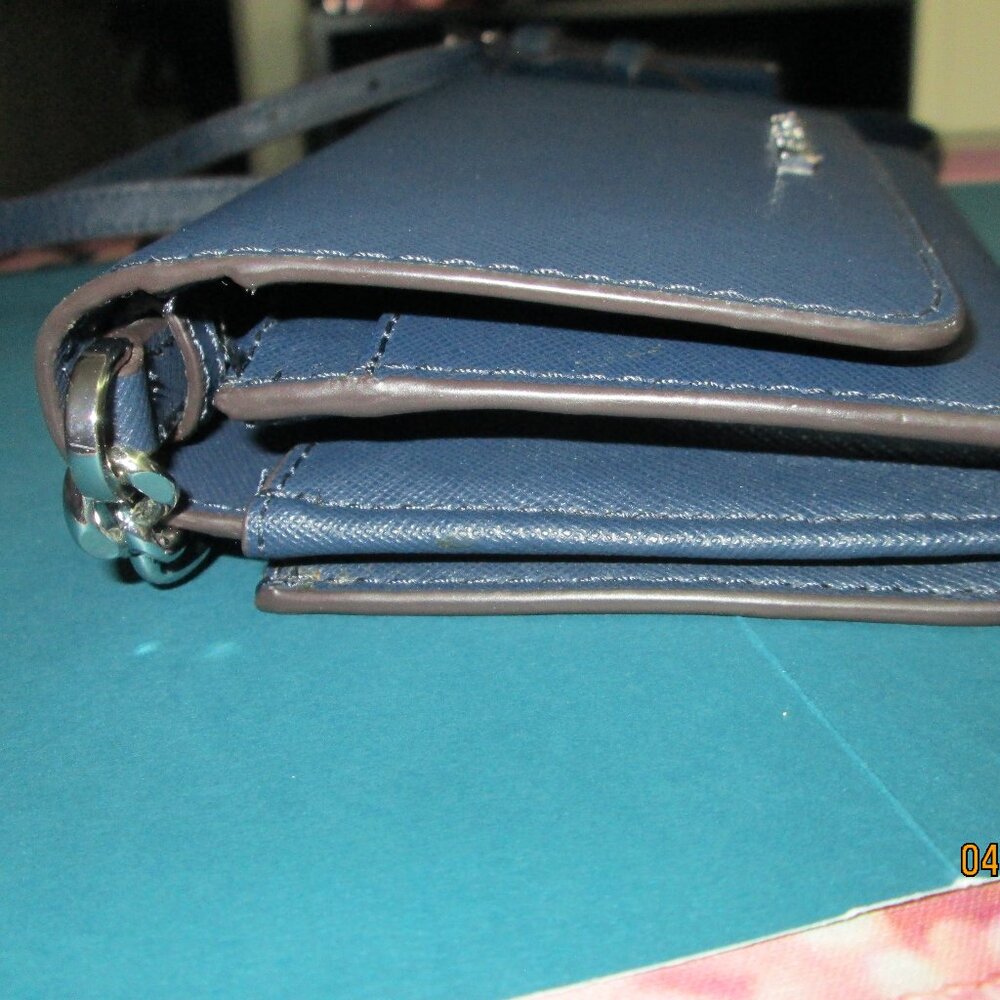 Michael Kors crossbody wallet/ cell phone - Picture 14 of 14